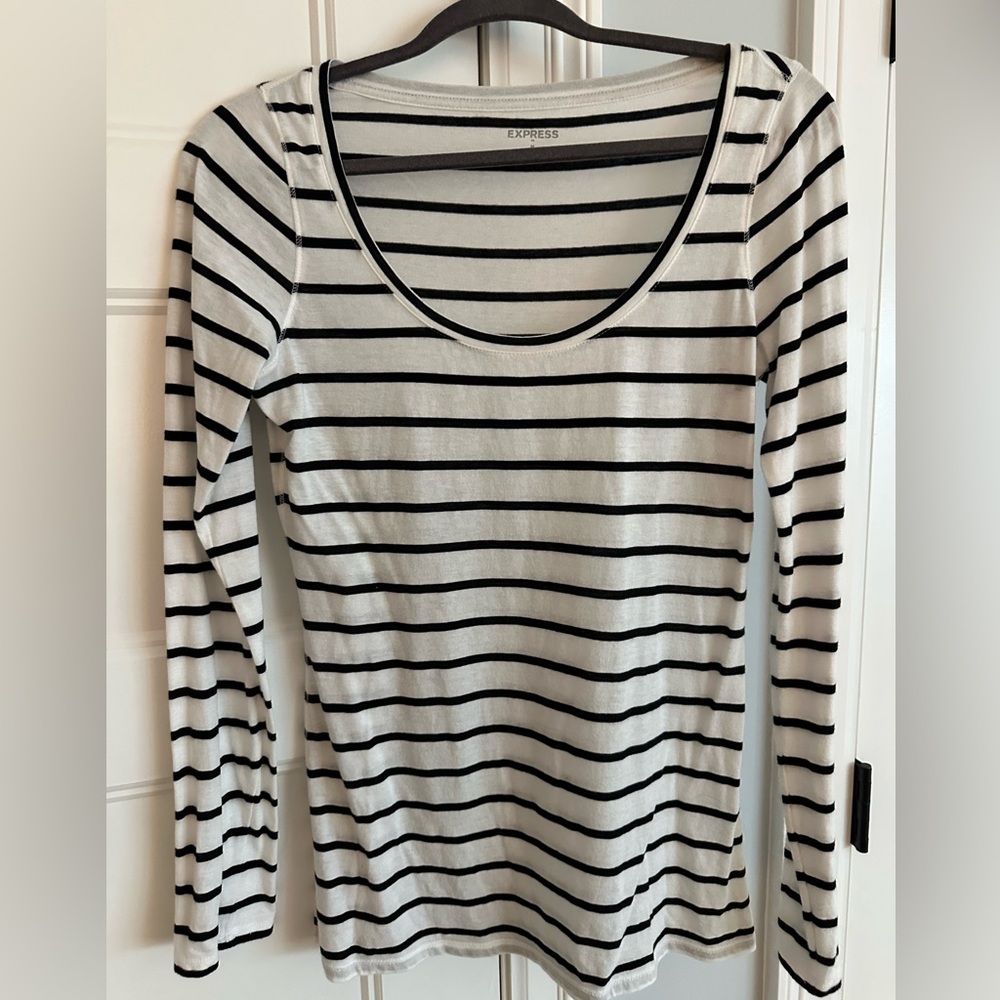 Express T-Shirt Size M